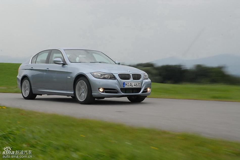 09款宝马3系轿车行驶动态