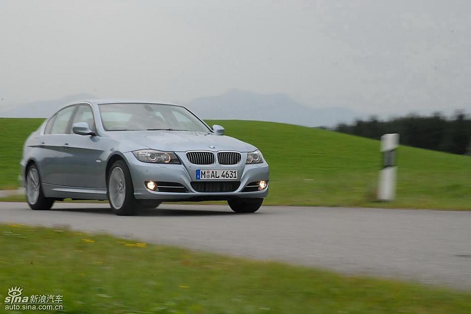 09款宝马3系轿车行驶动态