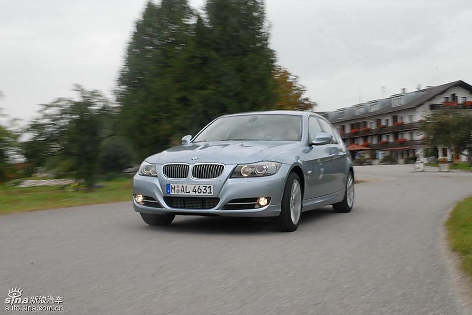 09款宝马3系轿车行驶动态