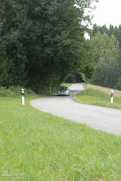 09款宝马3系轿车行驶动态