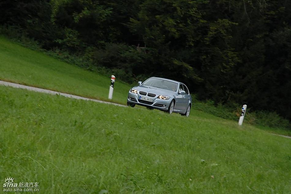 09款宝马3系轿车行驶动态