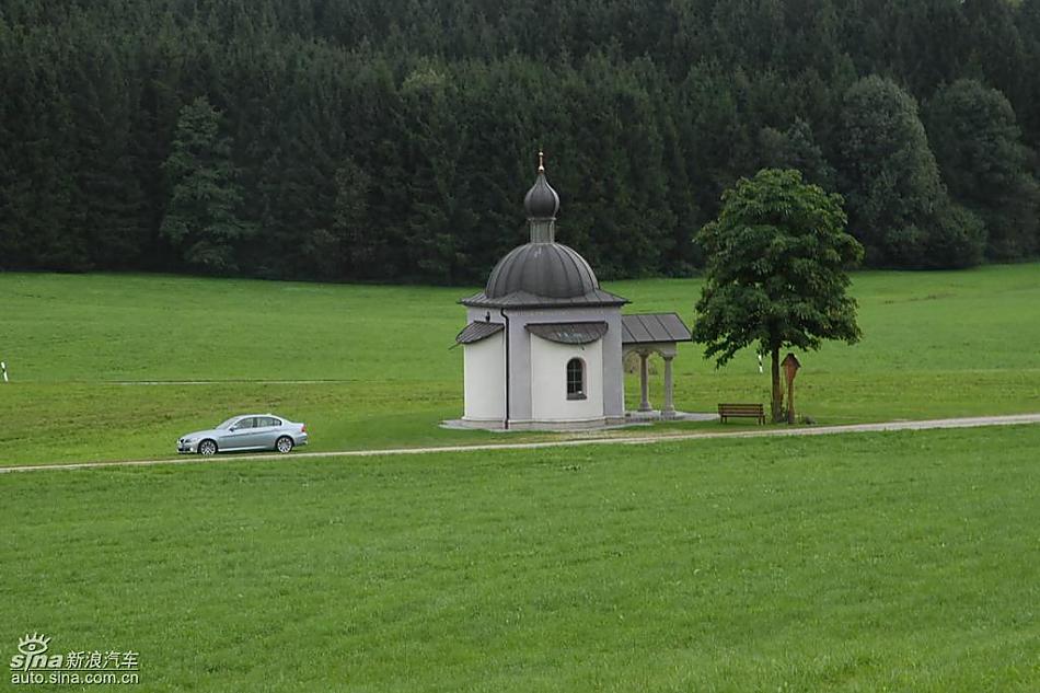 09款宝马3系轿车行驶动态