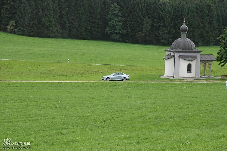 09款宝马3系轿车行驶动态