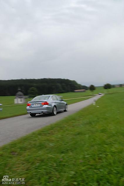 09款宝马3系轿车行驶动态