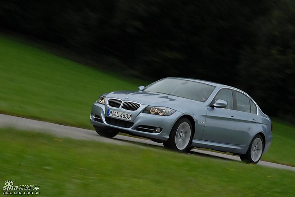 09款宝马3系轿车行驶动态