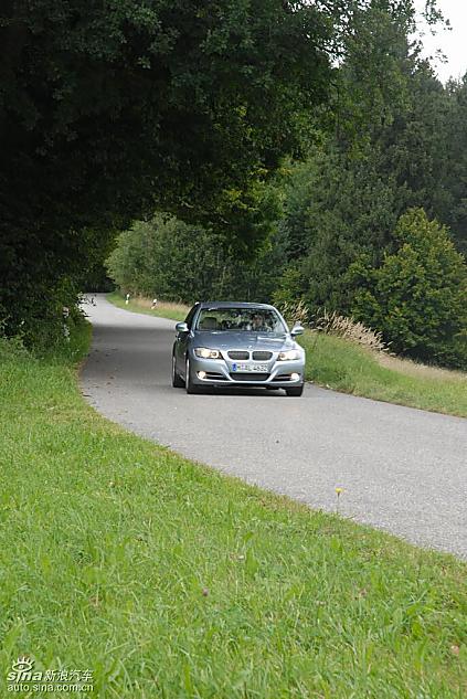 09款宝马3系轿车行驶动态