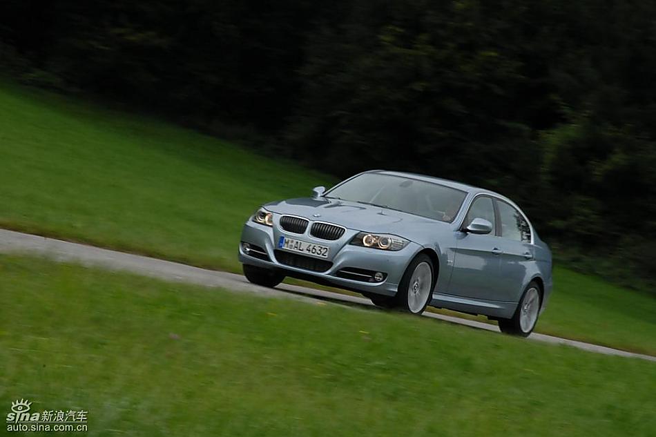 09款宝马3系轿车行驶动态
