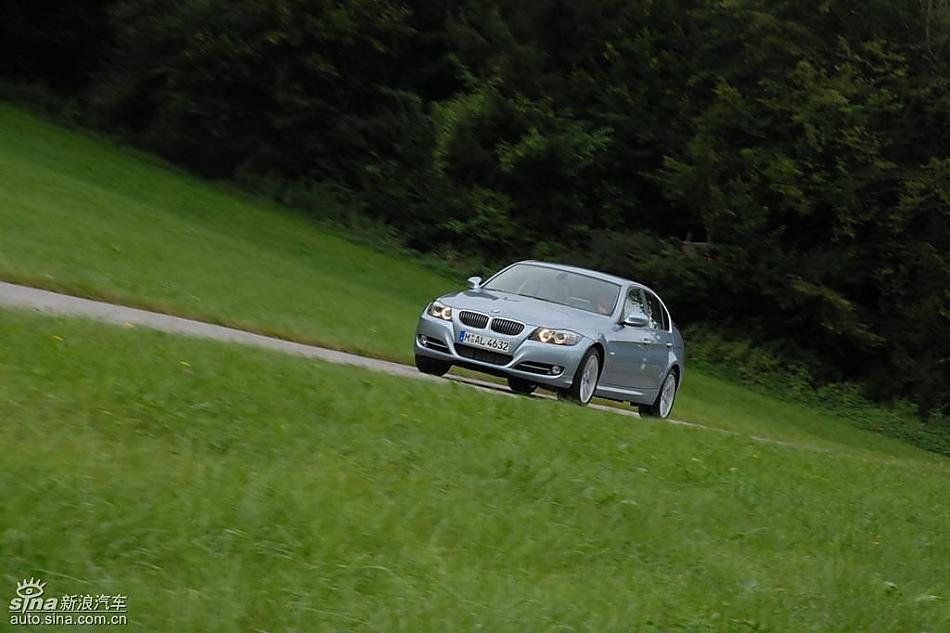09款宝马3系轿车行驶动态