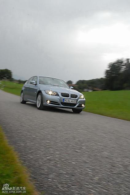 09款宝马3系轿车行驶动态