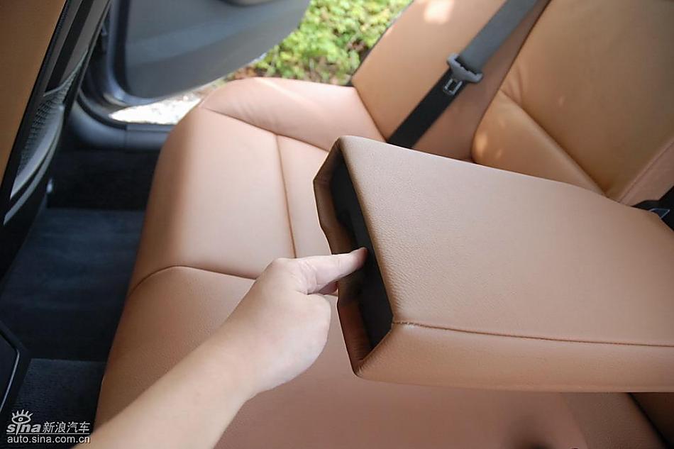 09款宝马3系轿车内饰
