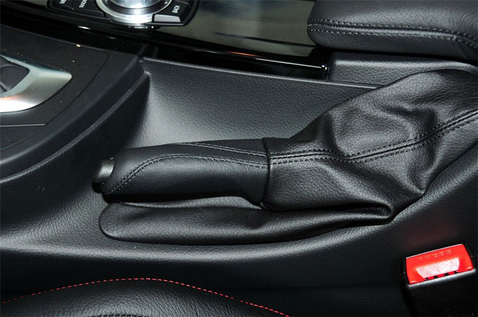 宝马320i 2013款 2.0T AT 运动型 内饰