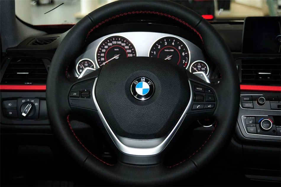 宝马320i 2013款 2.0T AT 运动型 内饰