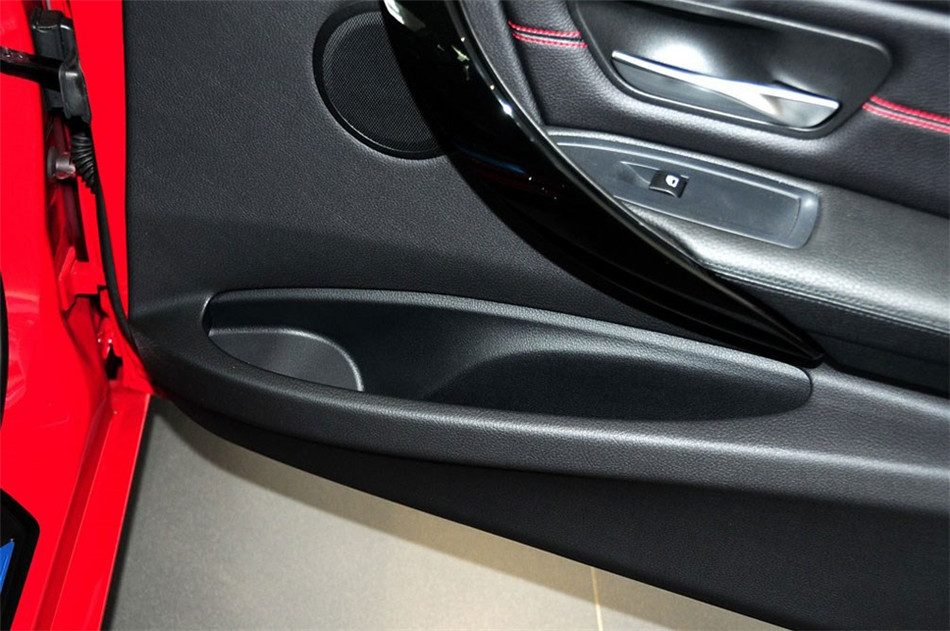 宝马320i 2013款 2.0T AT 运动型 座椅空间