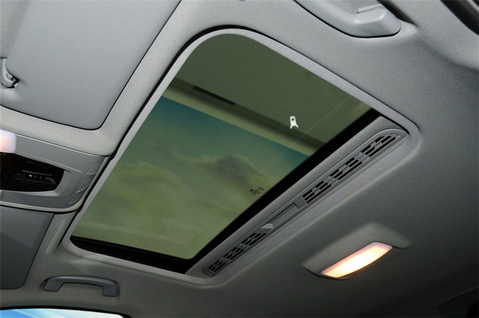 宝马320i 2013款 2.0T AT 运动型 座椅空间