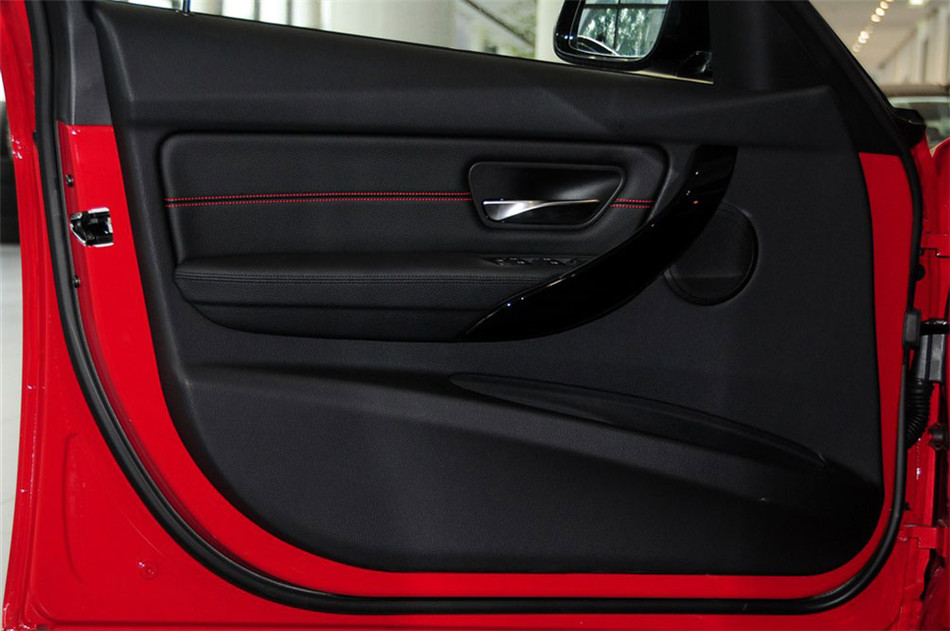 宝马320i 2013款 2.0T AT 运动型 座椅空间