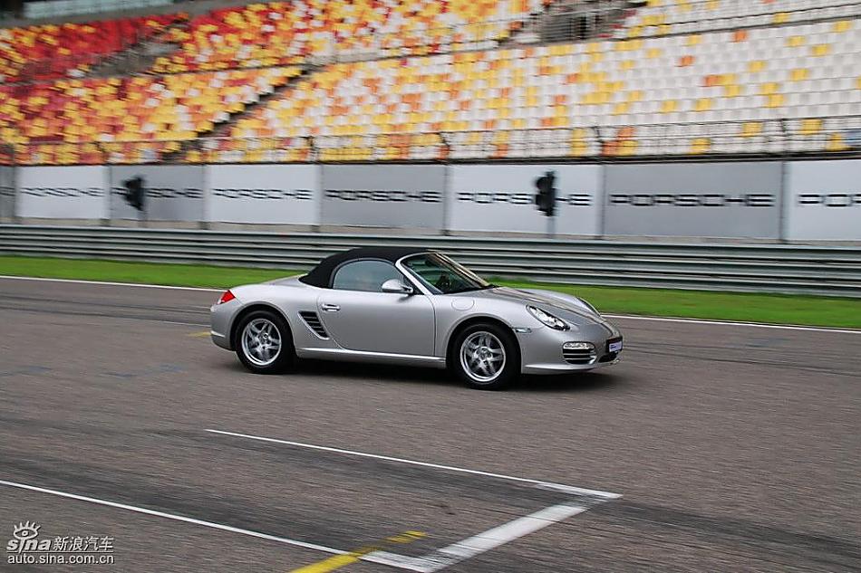 保时捷Boxster绕桩