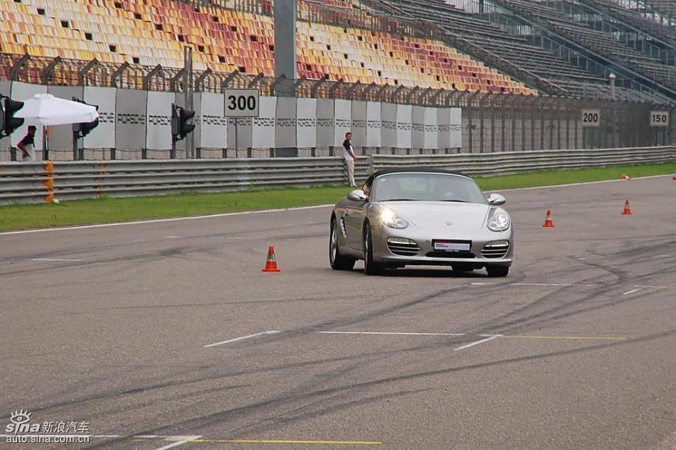 保时捷Boxster绕桩