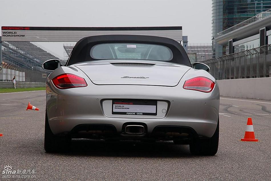 保时捷Boxster绕桩