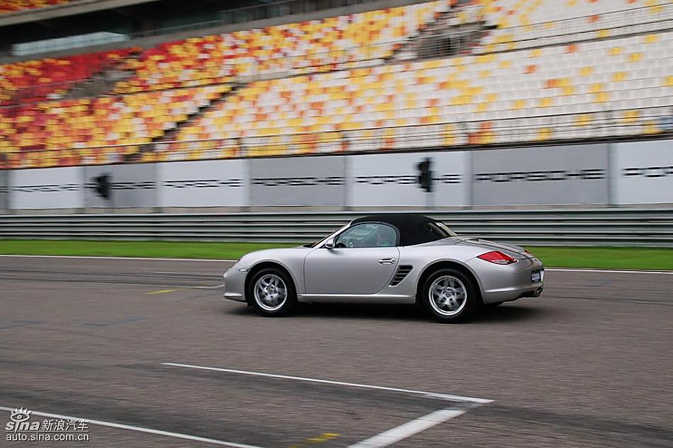 保时捷Boxster绕桩