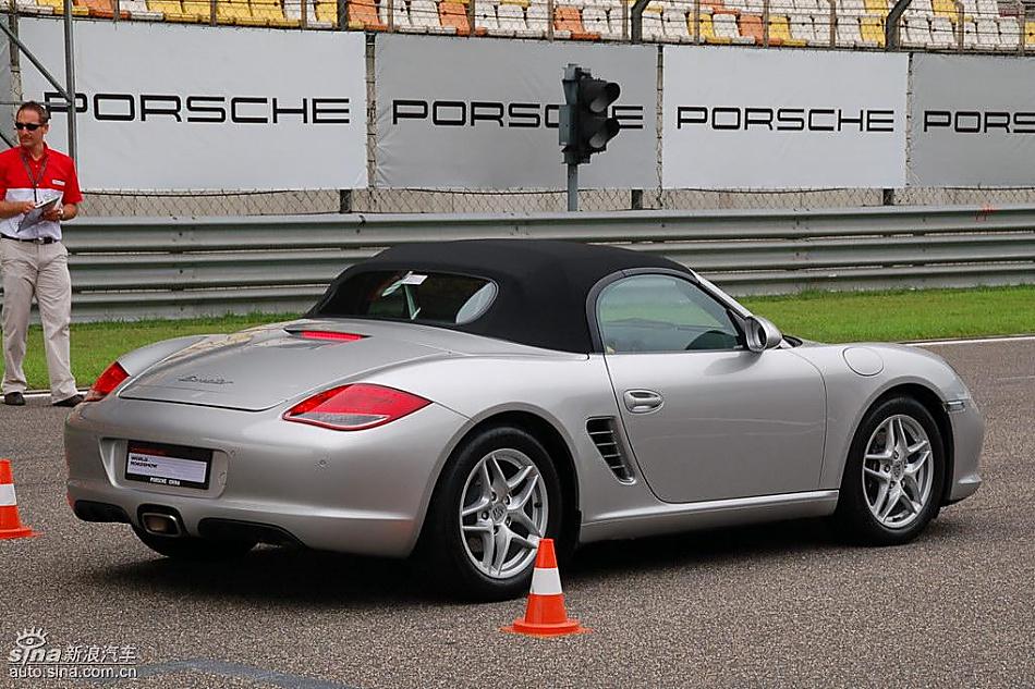 保时捷Boxster绕桩