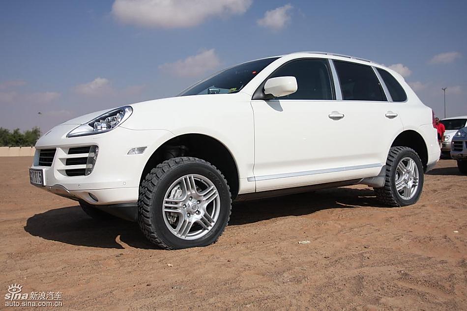 保时捷Cayenne S 迪拜沙漠训练营外观实拍图