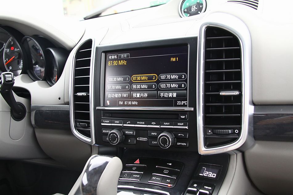 2011款卡宴Turbo内饰