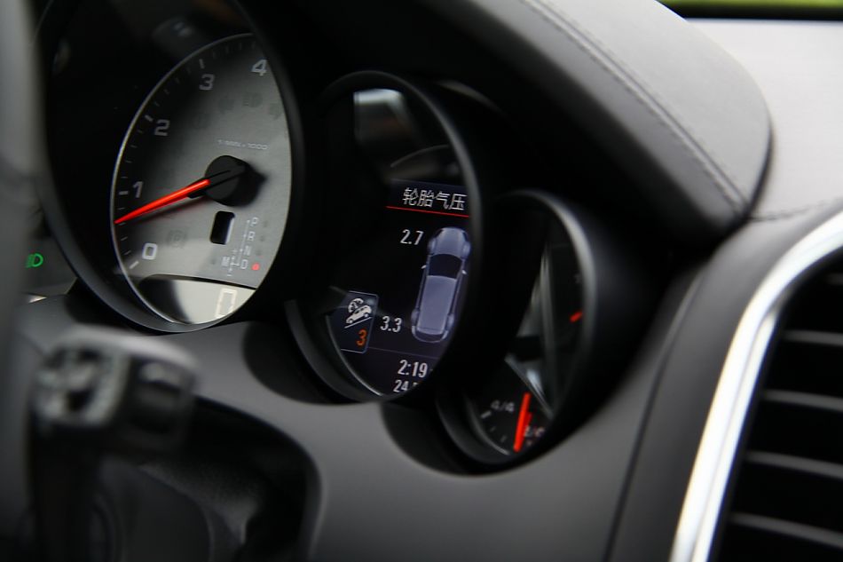 2011款卡宴Turbo内饰