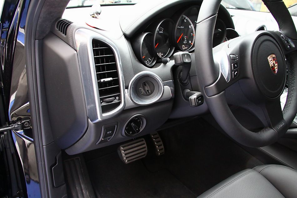 2011款卡宴Turbo内饰