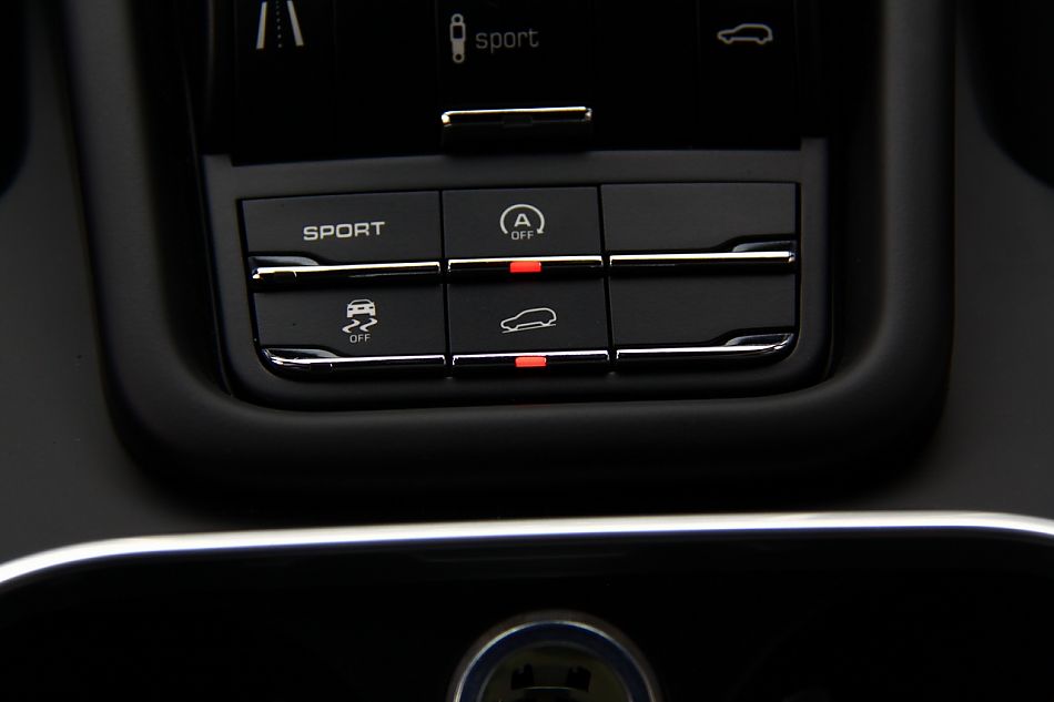 2011款卡宴Turbo内饰