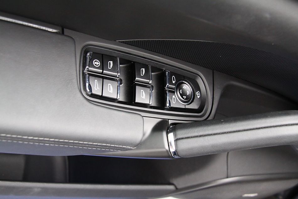 2011款卡宴Turbo内饰