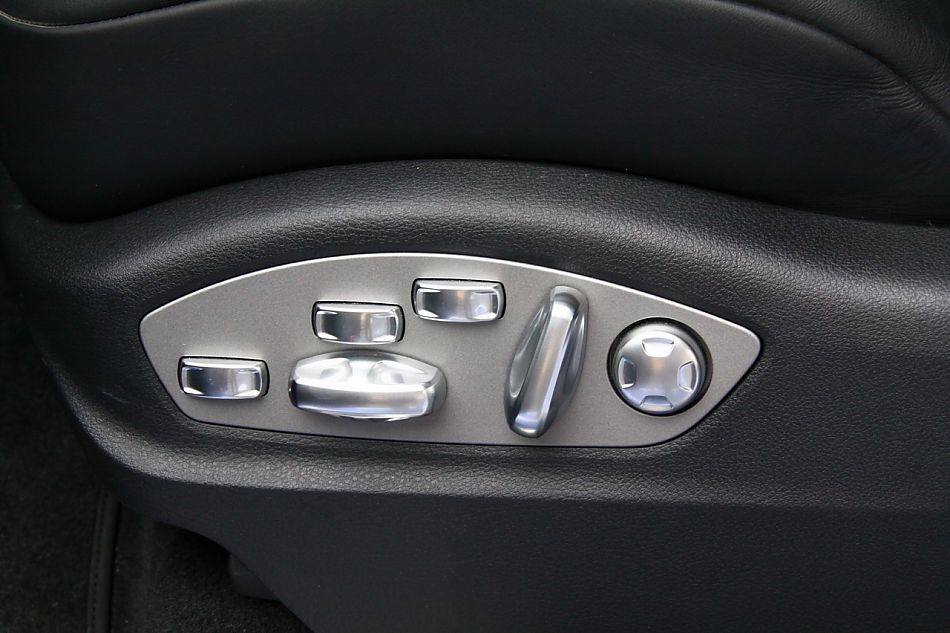 2011款卡宴Turbo内饰