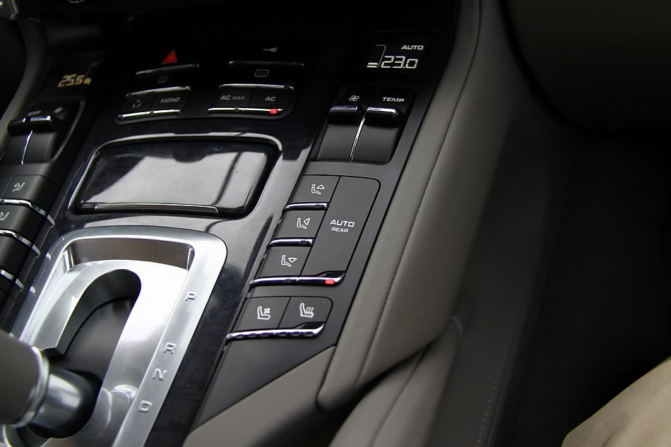 2011款卡宴Turbo内饰