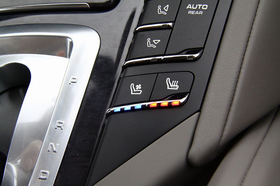 2011款卡宴Turbo内饰