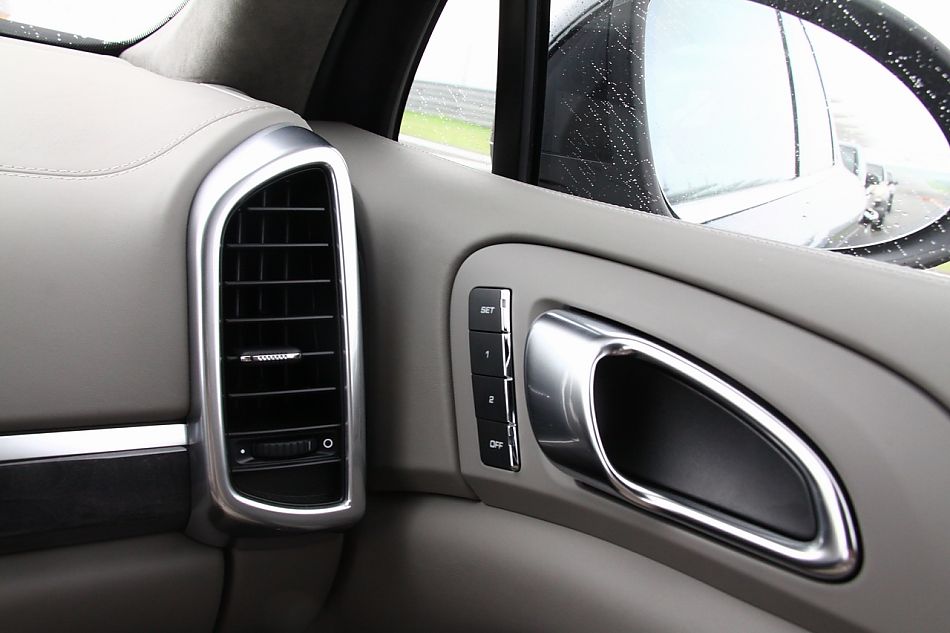 2011款卡宴Turbo内饰