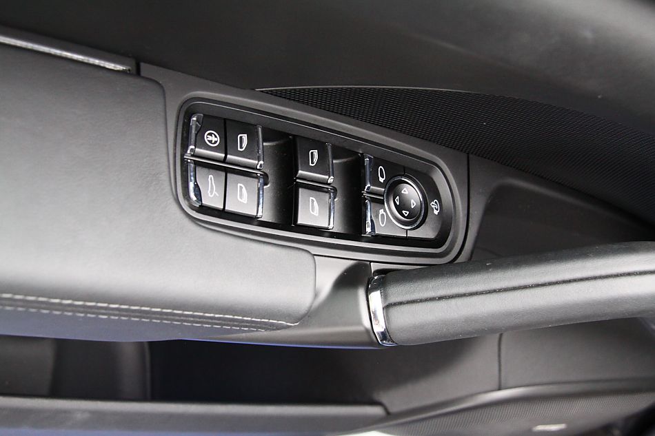 2011款卡宴Turbo内饰