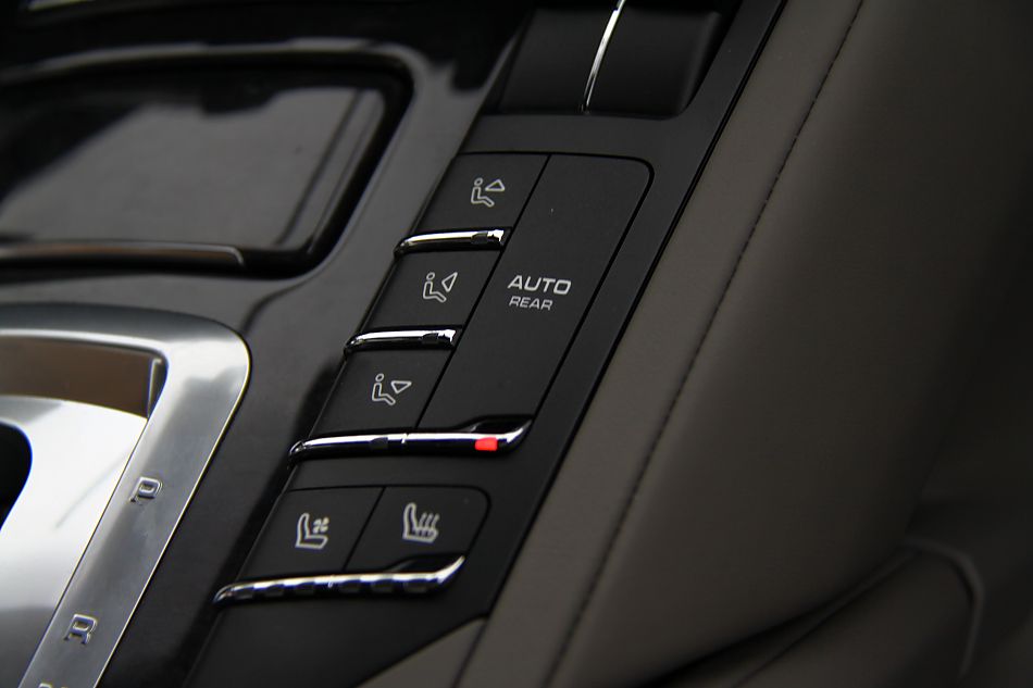 2011款卡宴Turbo内饰