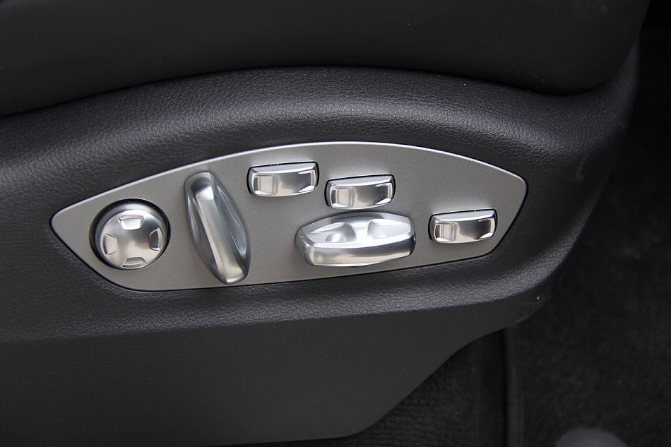 2011款卡宴S内饰