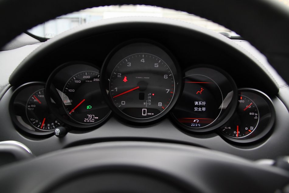 2011款卡宴S内饰