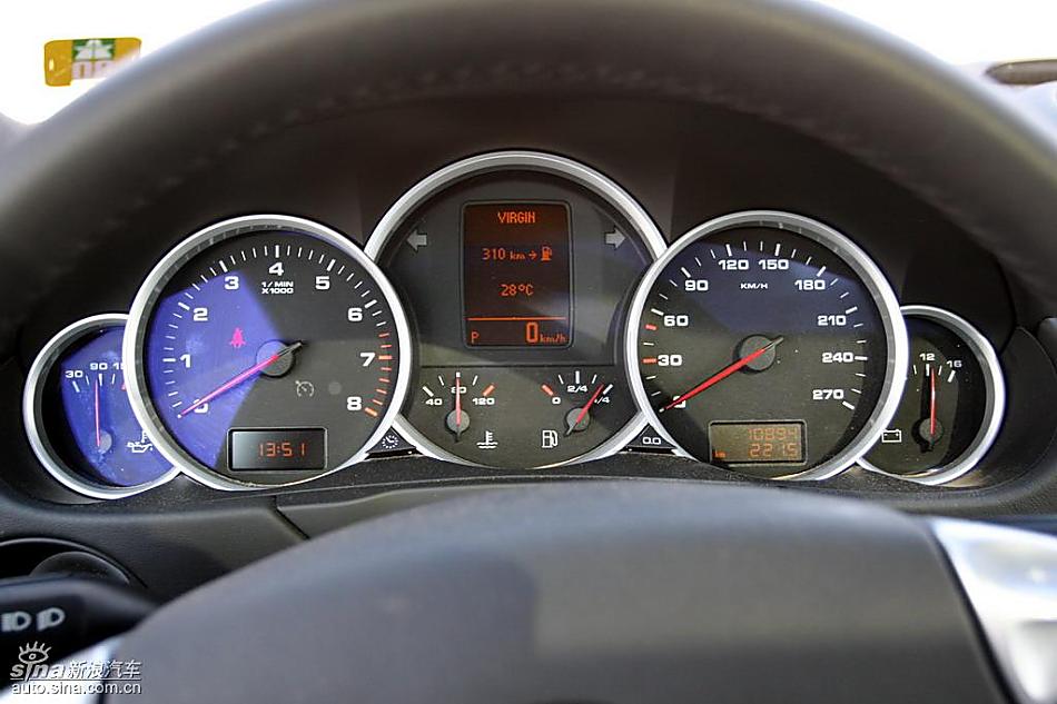 保时捷Cayenne S 迪拜沙漠训练营内饰实拍图