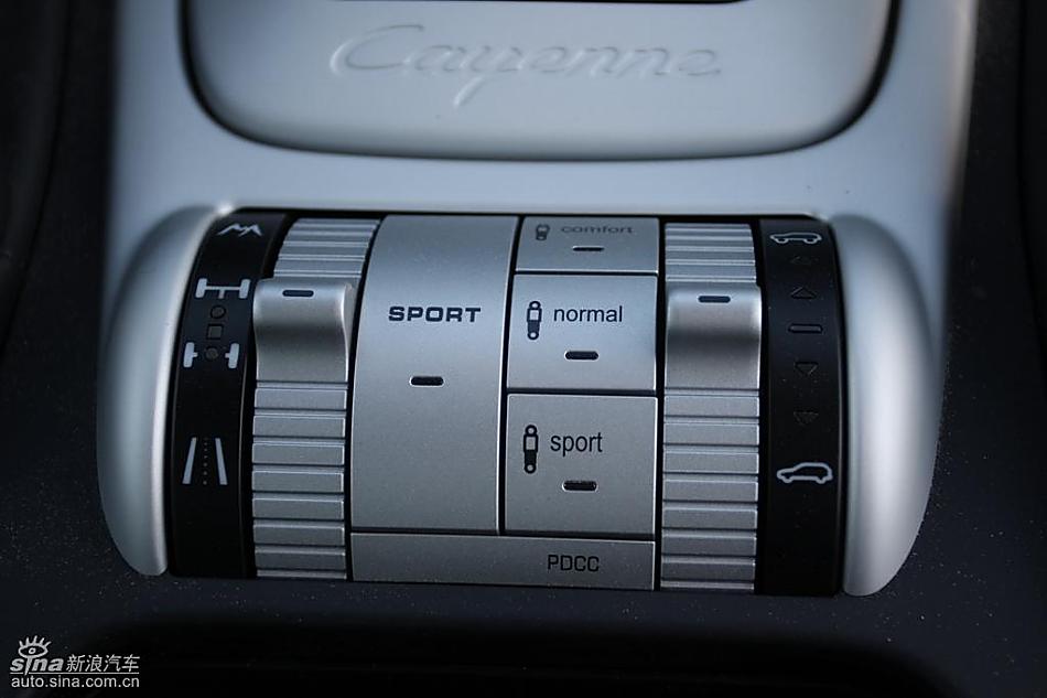 保时捷Cayenne S 迪拜沙漠训练营内饰实拍图