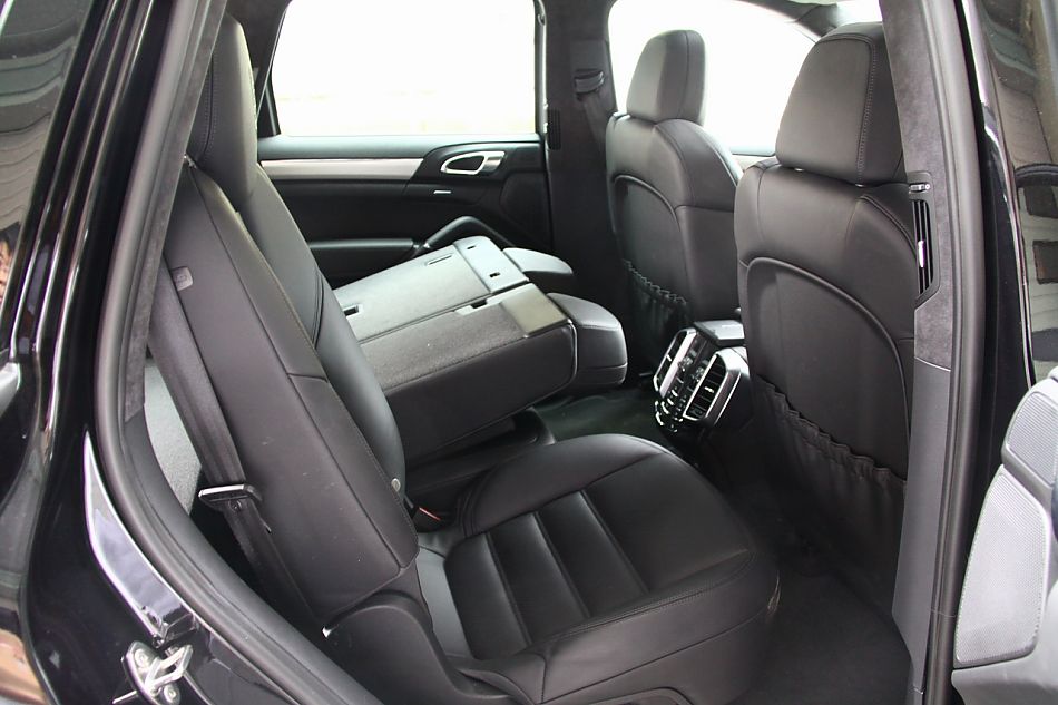 2011款卡宴Turbo内饰