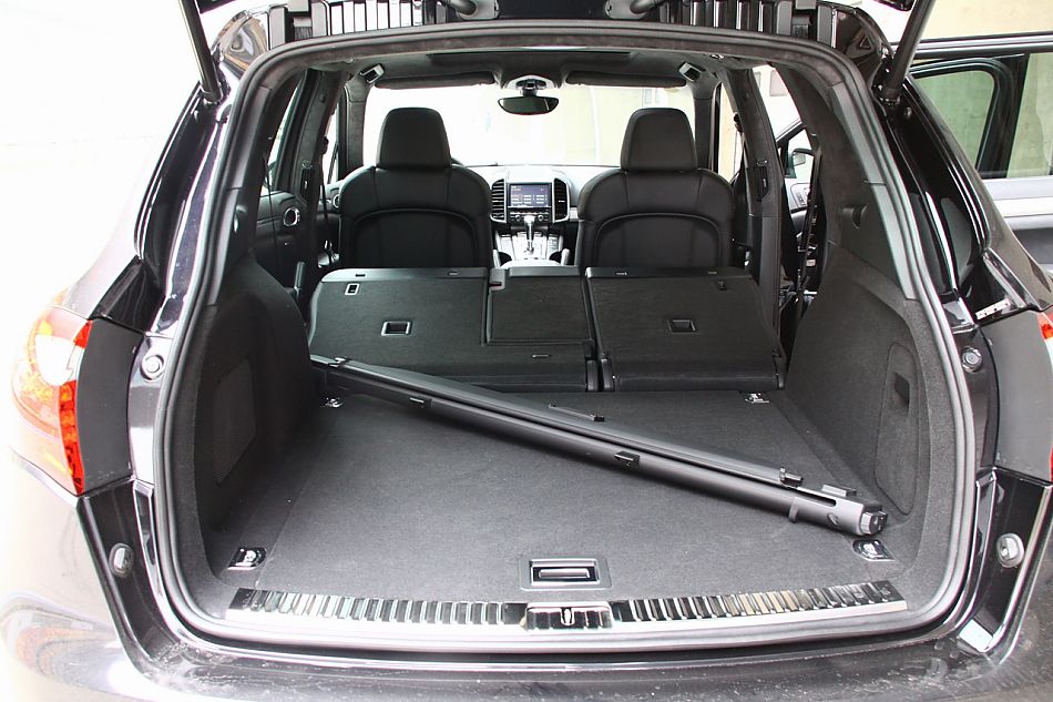 2011款卡宴Turbo内饰