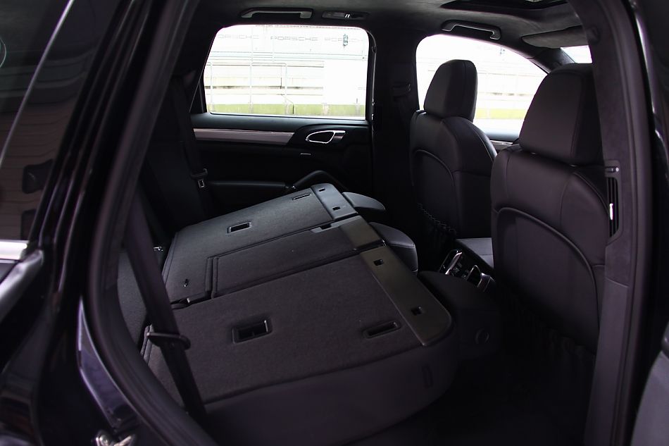 2011款卡宴Turbo内饰