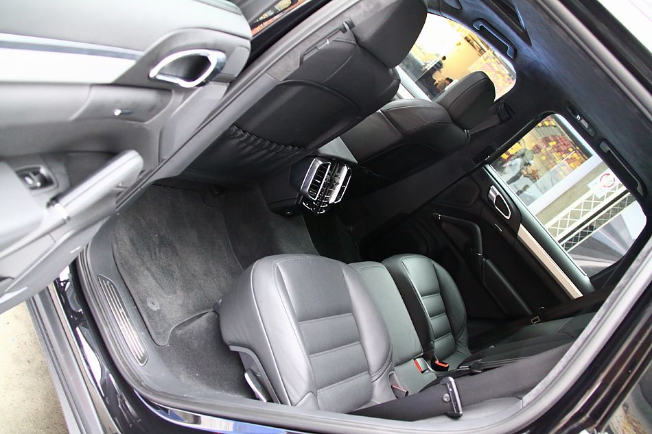 2011款卡宴Turbo内饰