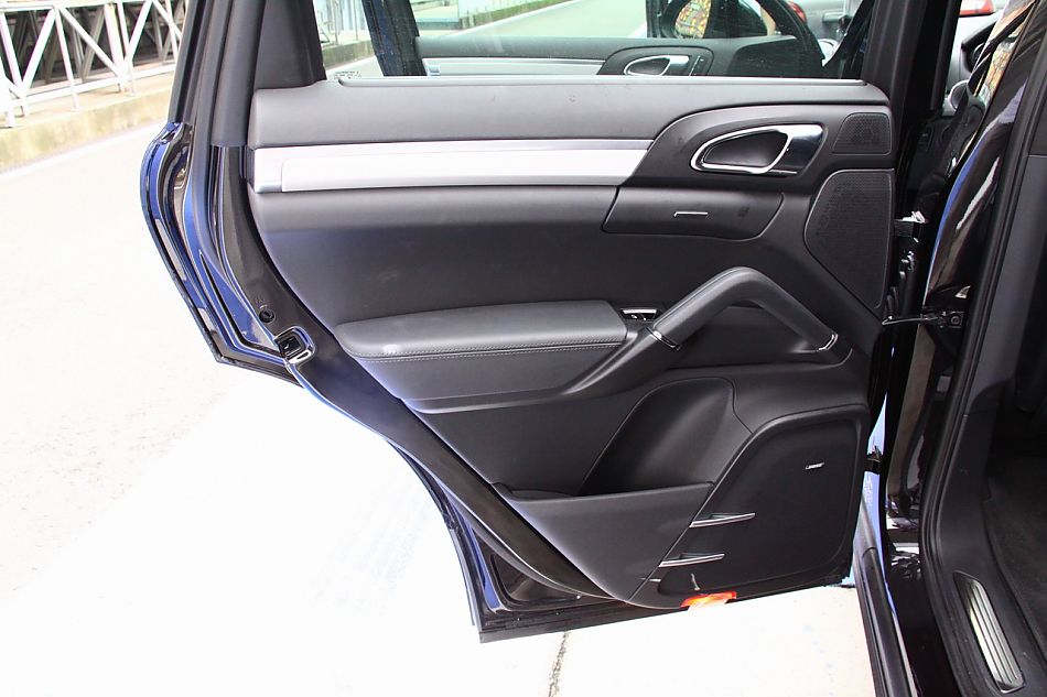 2011款卡宴Turbo内饰