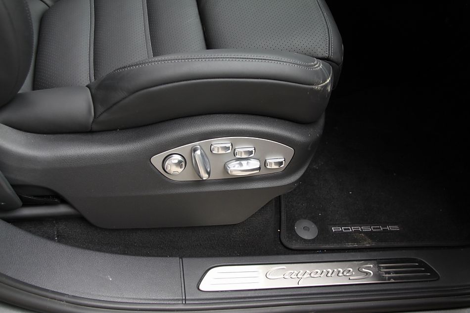 2011款卡宴S内饰