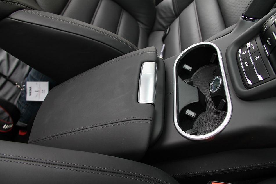 2011款卡宴S内饰