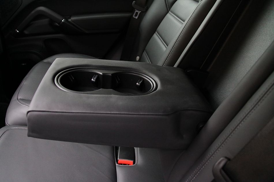 2011款卡宴S内饰