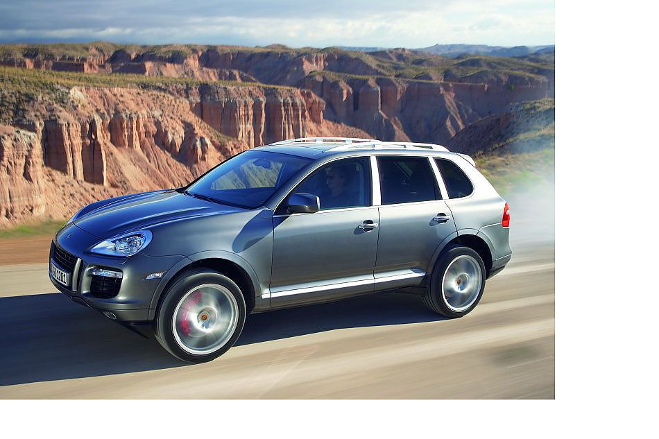 新卡宴动态图片