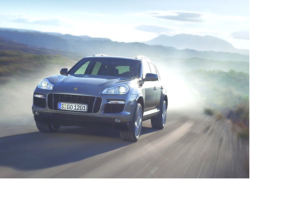 新卡宴动态图片